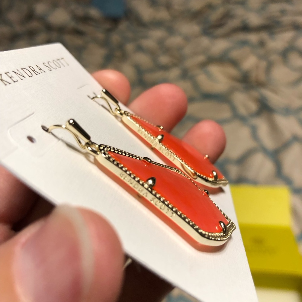 Kendra Scott Orange Coral Alexandra (limited edition Texas Exclusive) - Picture 3 of 4